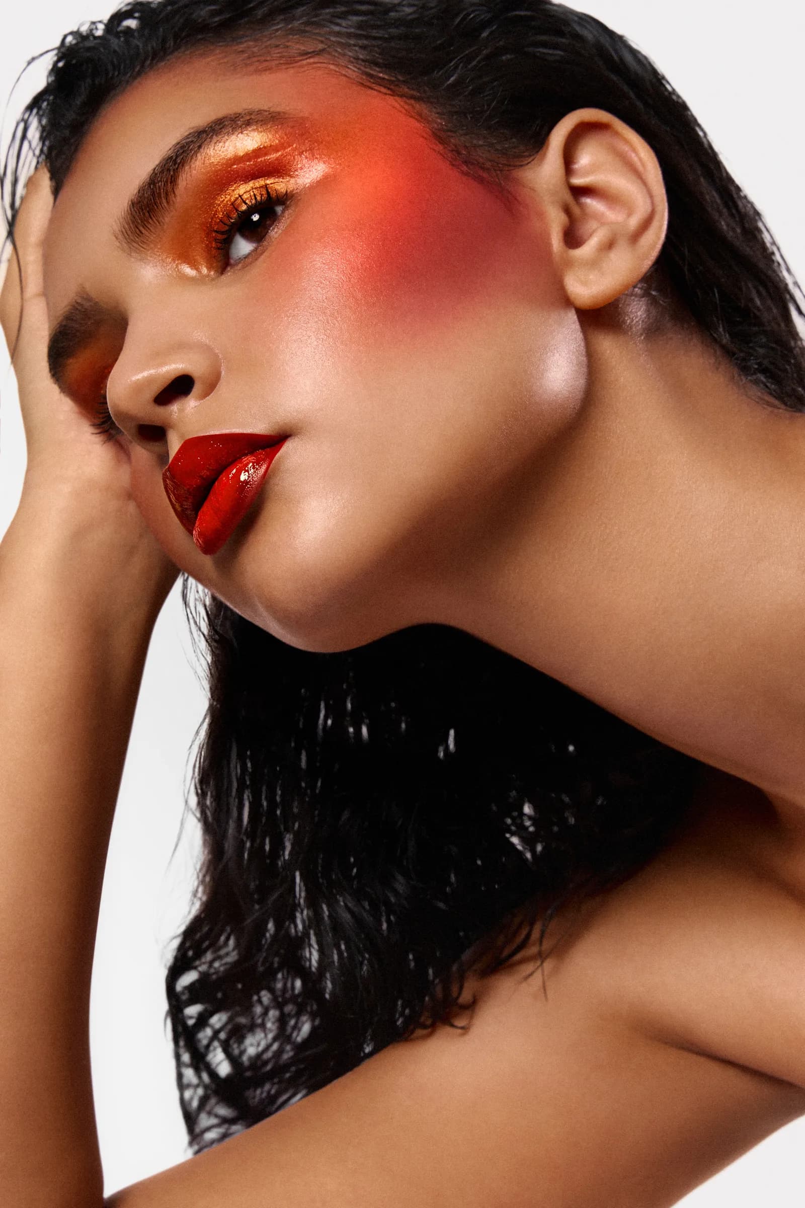 Editorial de Marta Arce — retrato de perfil